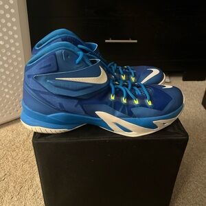 Nike LeBron Soldier 8